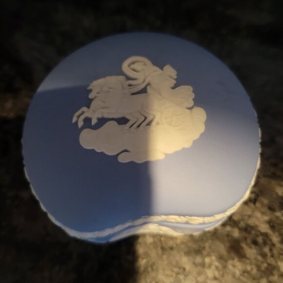 Vintage Wedgwood Blue Jasperware Trinket Box Heart Shaped Cherub Design 3" - Picture 13 of 16